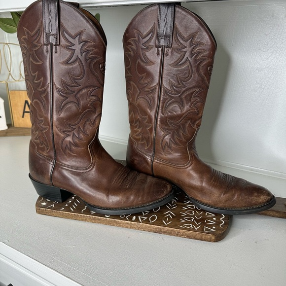 Ariat Brown Cowboy Boots with Intricate Stitching and Pointed Toe Women Size 9 - Picture 7 of 13